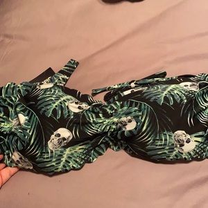 Skull leaf scallop bikini top